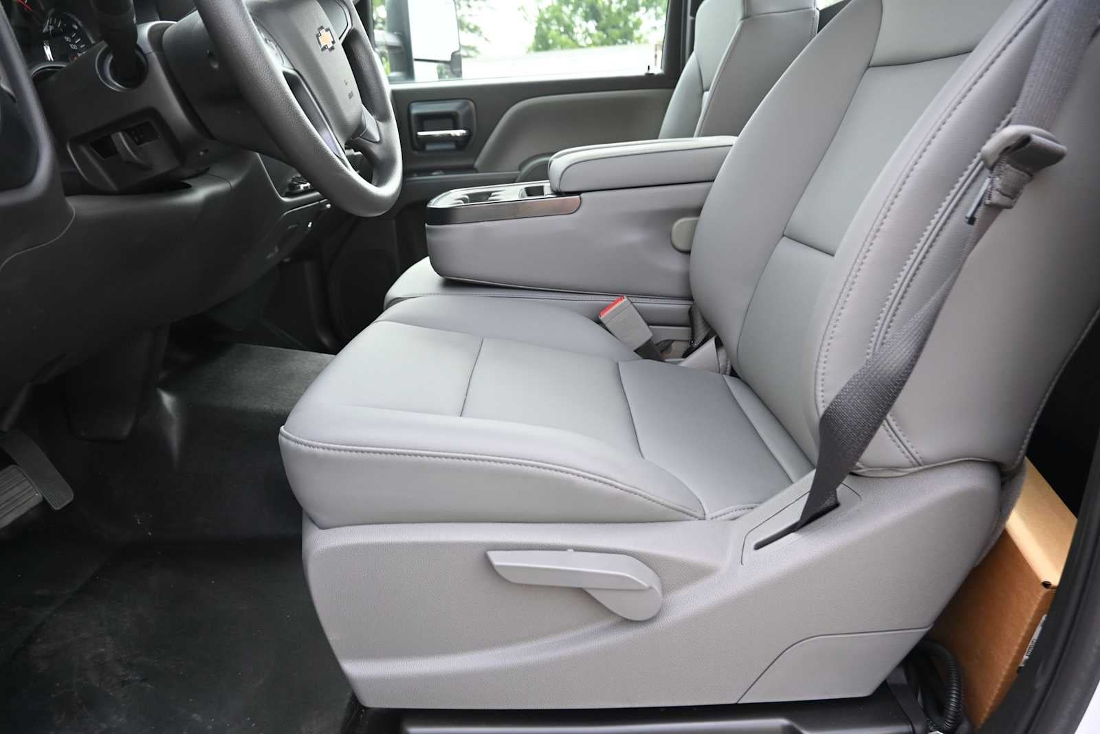 2023 Chevrolet Silverado 5500 HD Work Truck