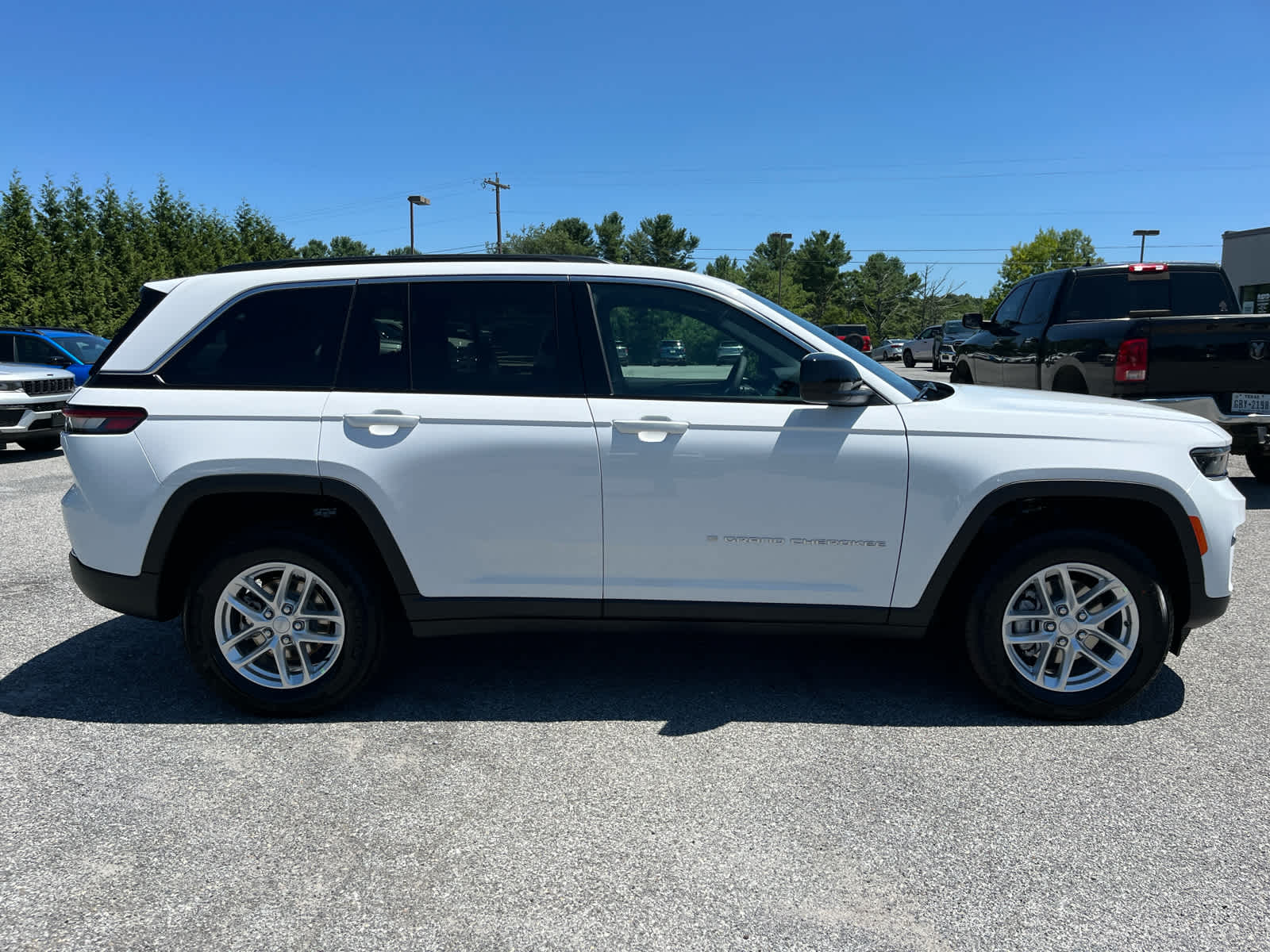 2026 Jeep Grand Cherokee GRAND CHEROKEE LAREDO 4X4