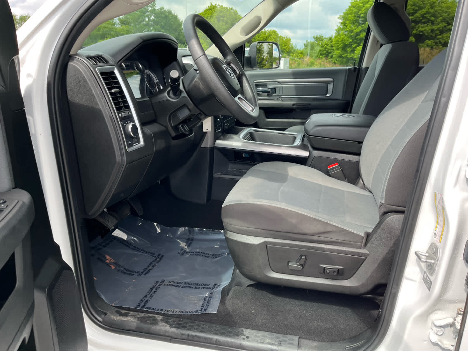 2023 RAM 1500 Classic SLT Crew Cab 4x4 5'7' Box