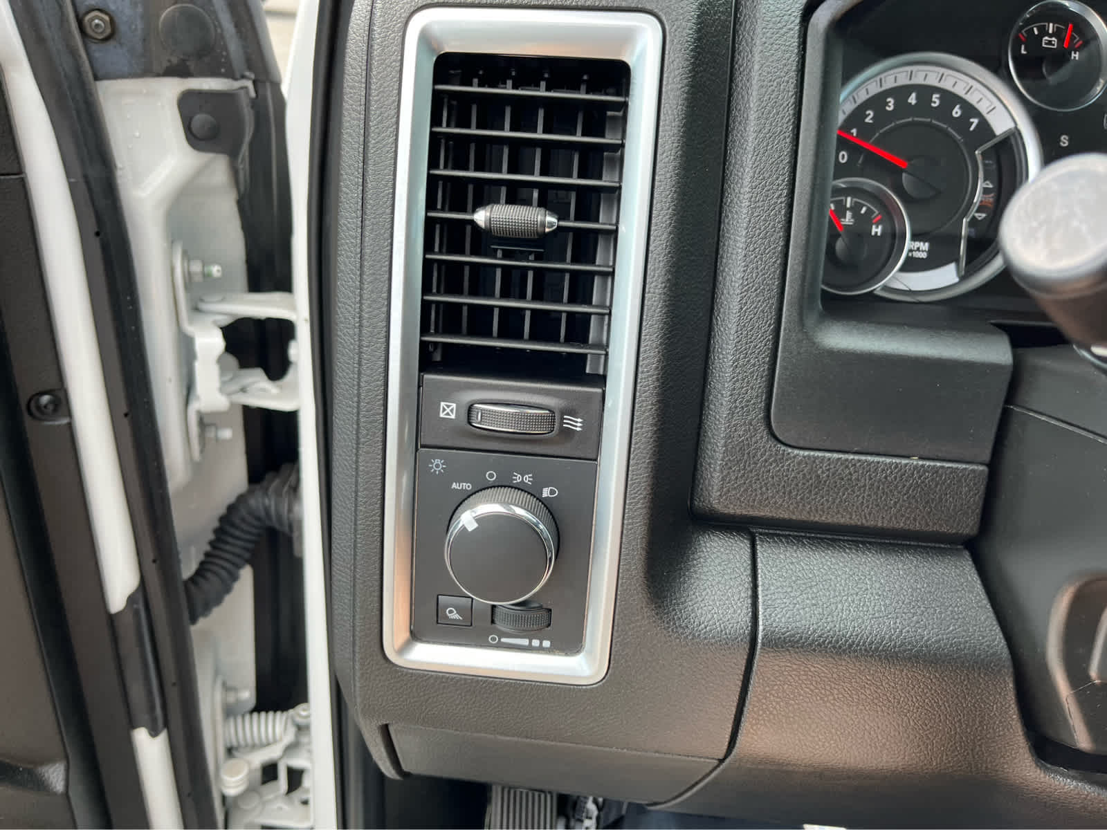 2023 RAM 1500 Classic SLT Crew Cab 4x4 5'7' Box