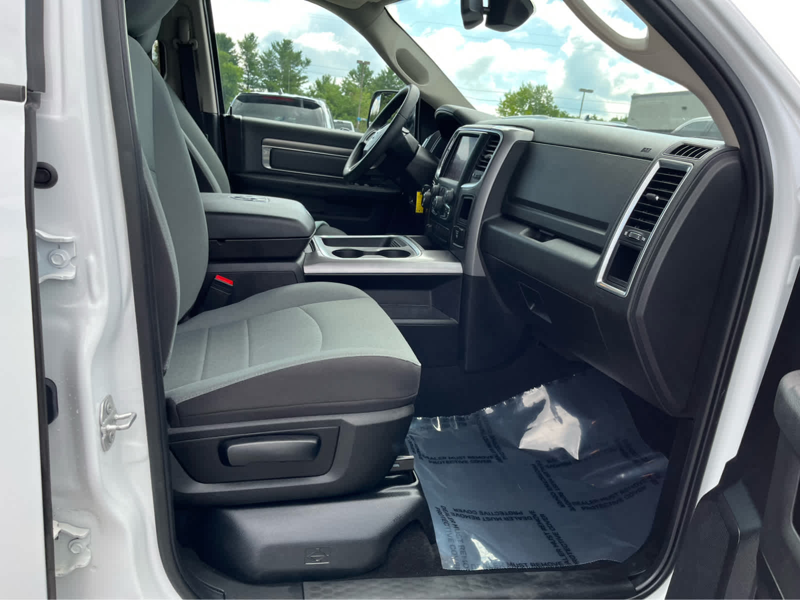 2023 RAM 1500 Classic SLT Crew Cab 4x4 5'7' Box