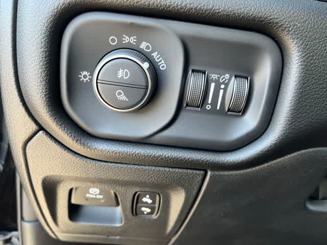 2025 RAM Ram 1500 RAM 1500 BIG HORN CREW CAB 4X4 5'7' BOX