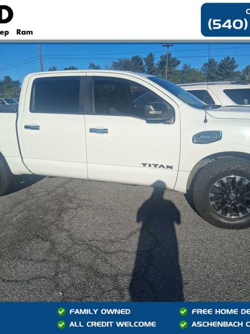 2017 Nissan TITAN SV