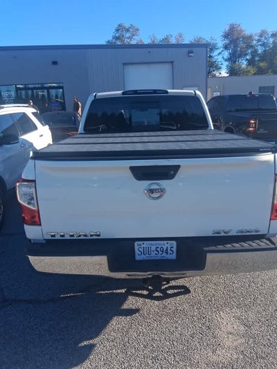 2017 Nissan TITAN SV