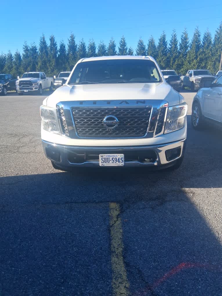 2017 Nissan TITAN SV