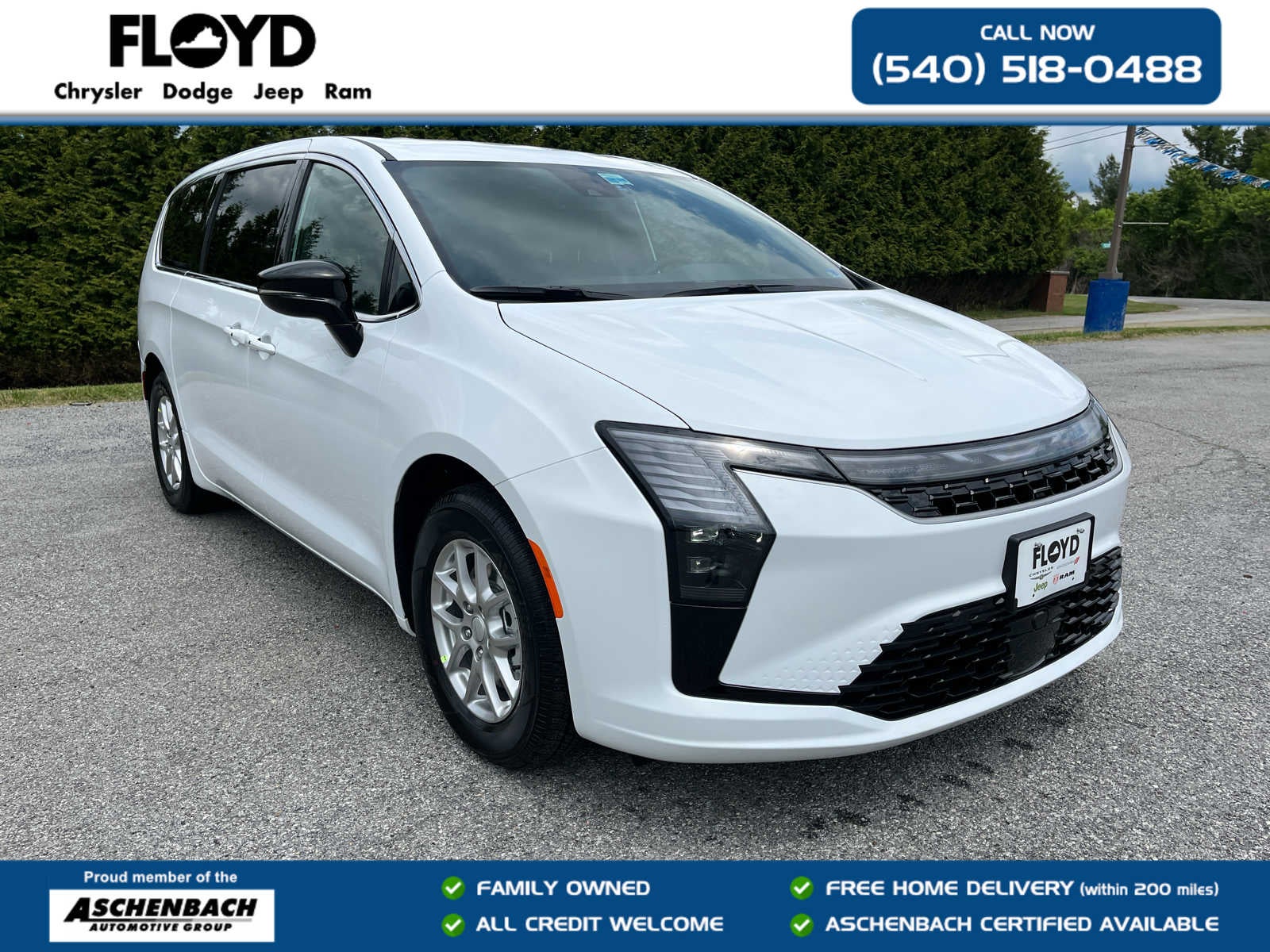 2027 Chrysler Pacifica Select's photo