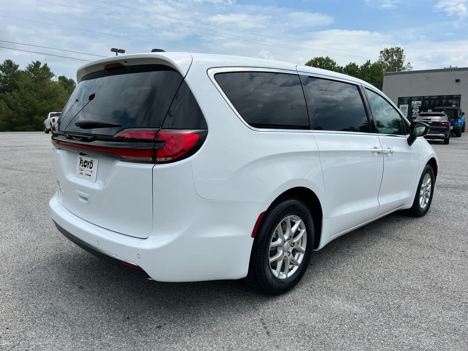 2027 Chrysler Pacifica PACIFICA SELECT