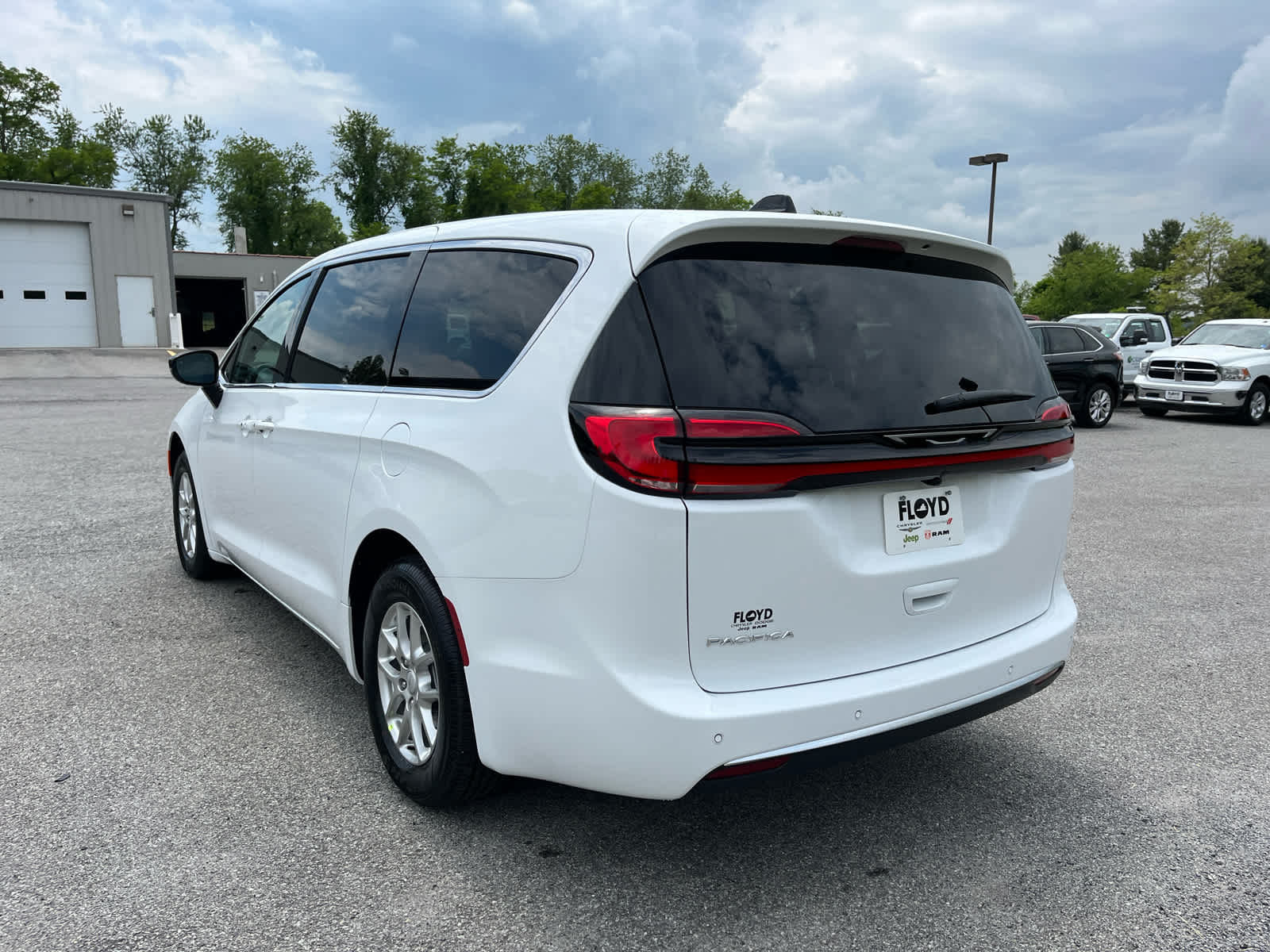 2027 Chrysler Pacifica PACIFICA SELECT