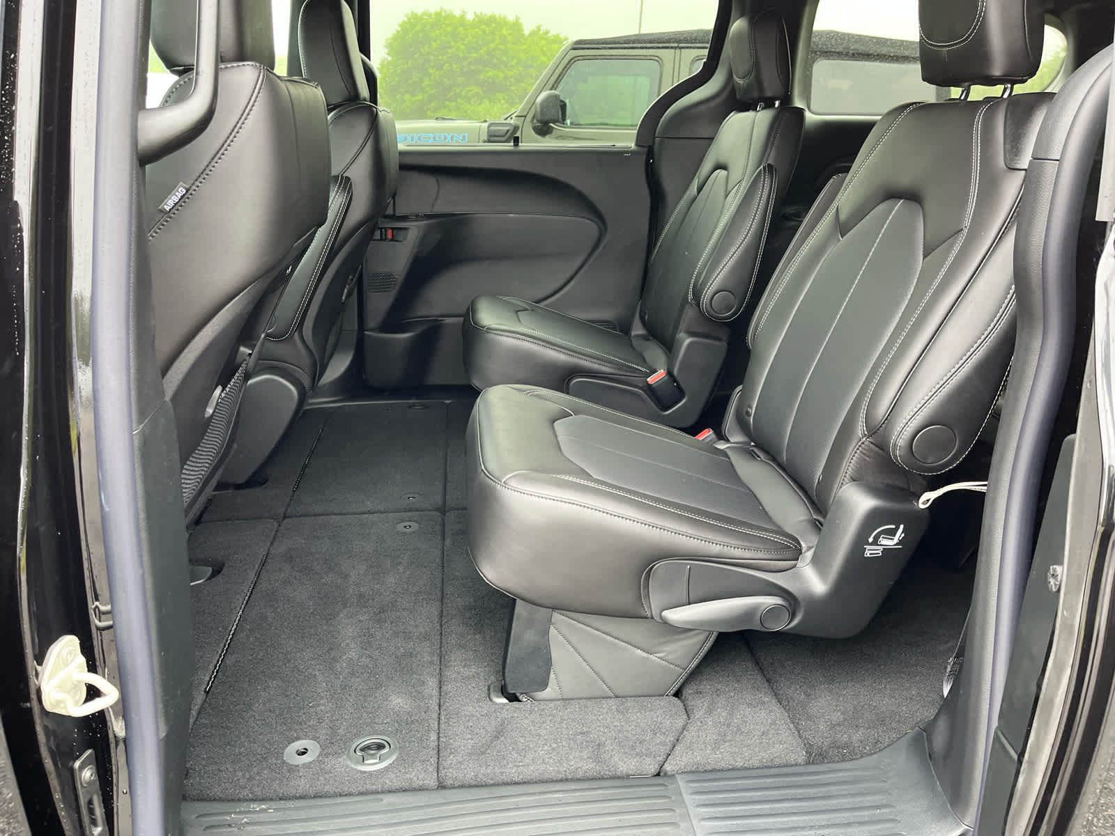 2027 Chrysler Pacifica PACIFICA SELECT AWD
