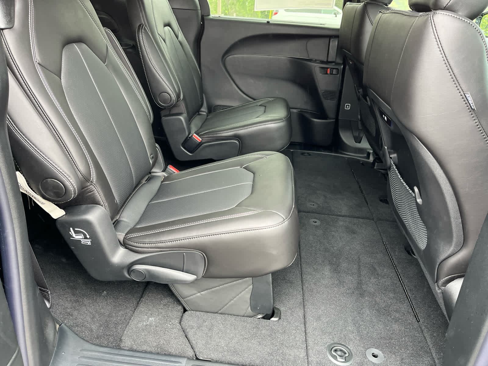 2027 Chrysler Pacifica PACIFICA SELECT AWD