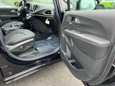 2027 Chrysler Pacifica PACIFICA SELECT AWD