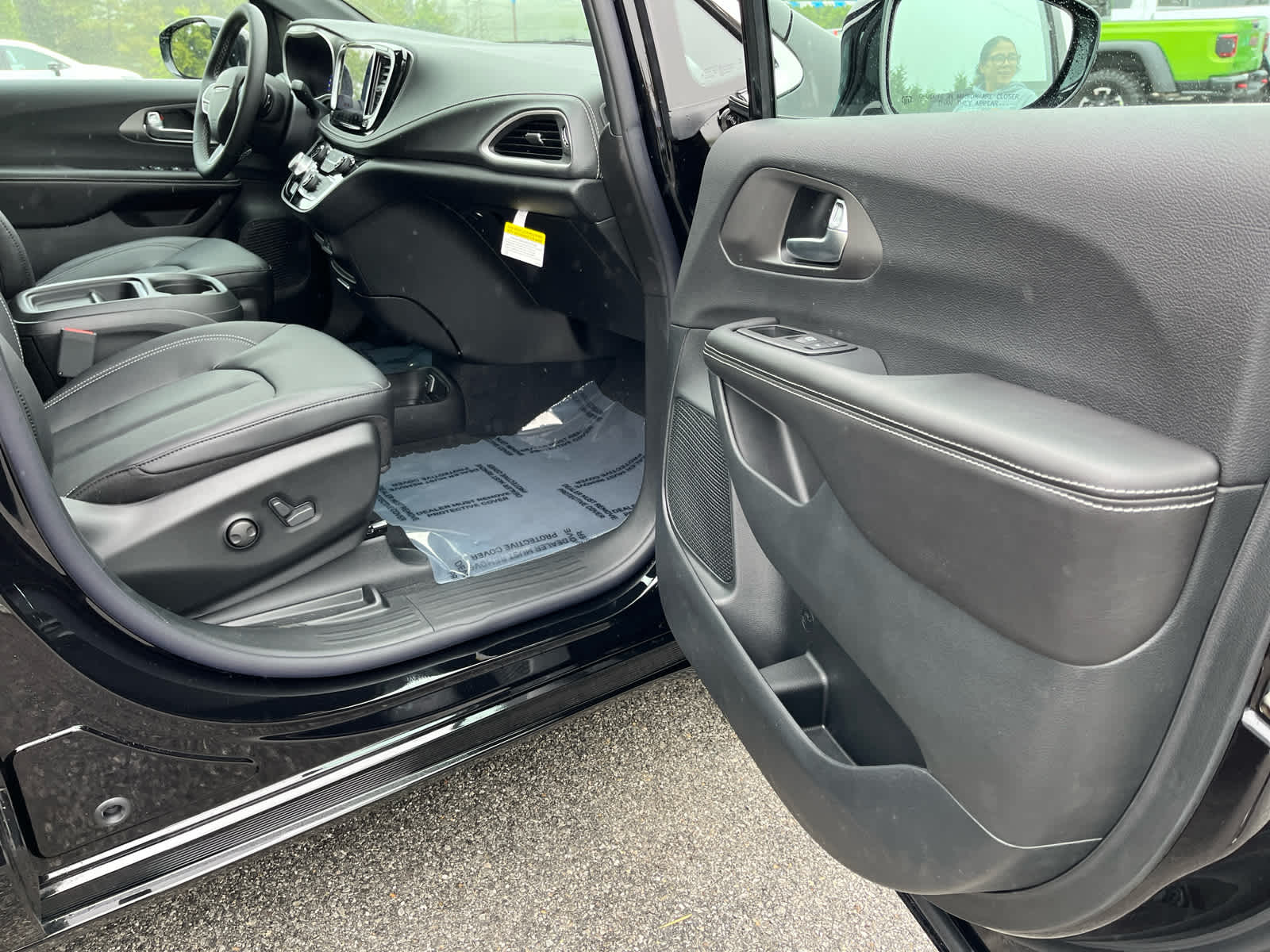 2027 Chrysler Pacifica PACIFICA SELECT AWD