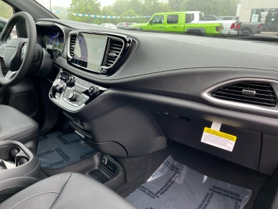 2027 Chrysler Pacifica PACIFICA SELECT AWD