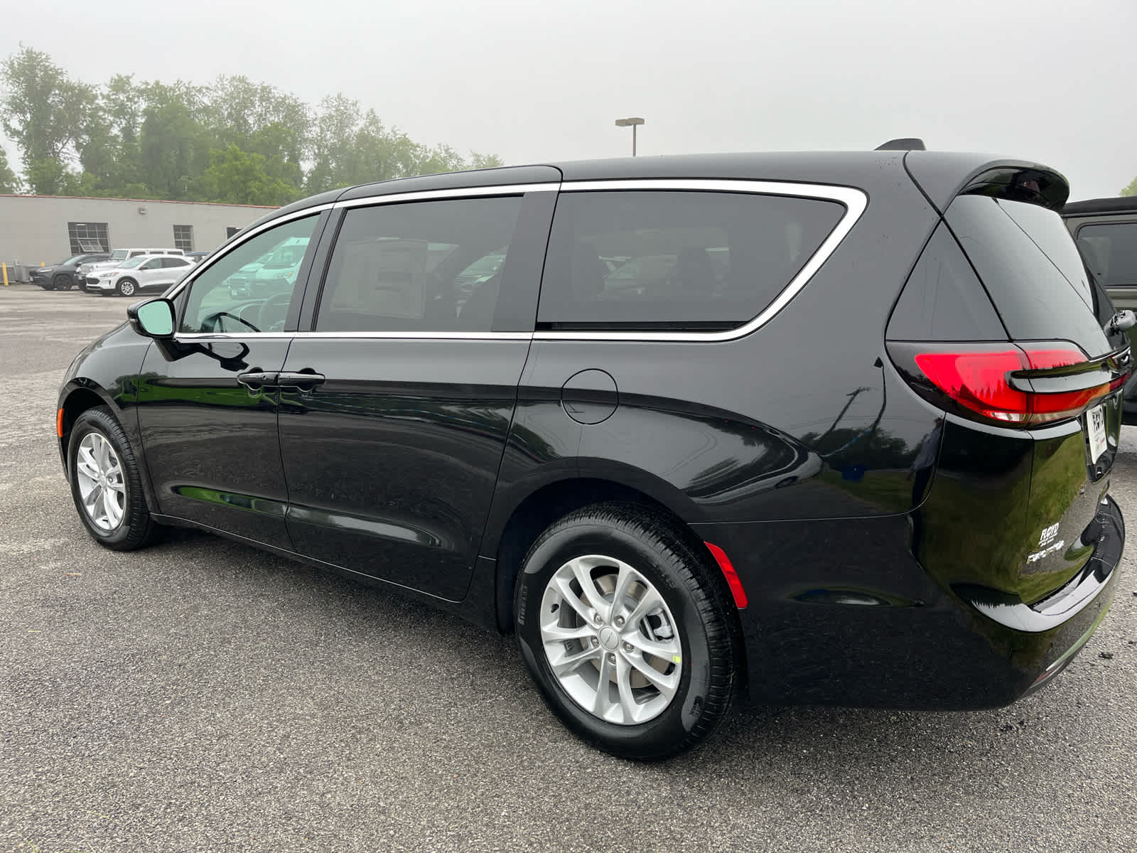 2027 Chrysler Pacifica PACIFICA SELECT AWD
