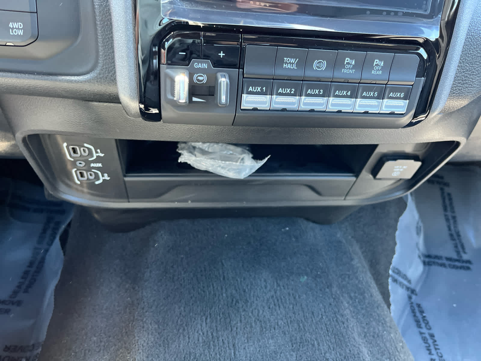 2026 RAM Ram 3500 RAM 3500 TRADESMAN CREW CAB 4X4 6'4' BOX