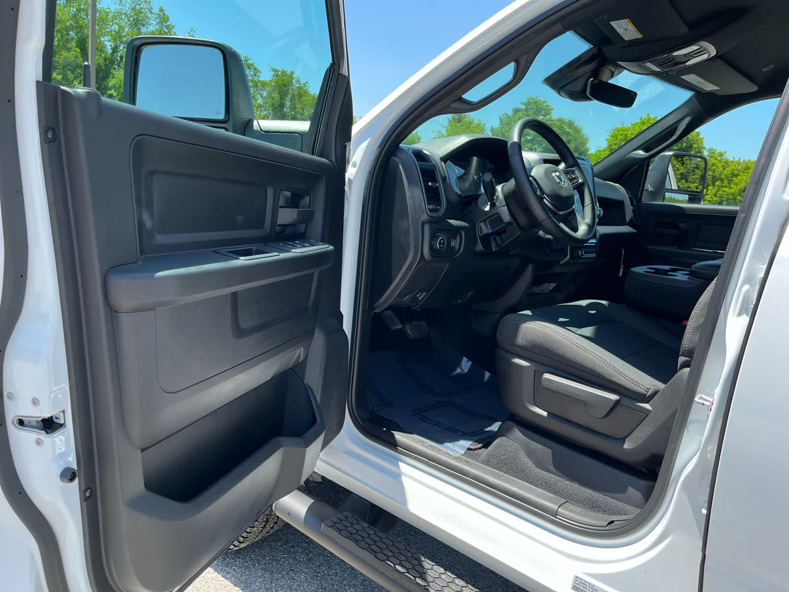 2026 RAM Ram 3500 RAM 3500 TRADESMAN CREW CAB 4X4 6'4' BOX