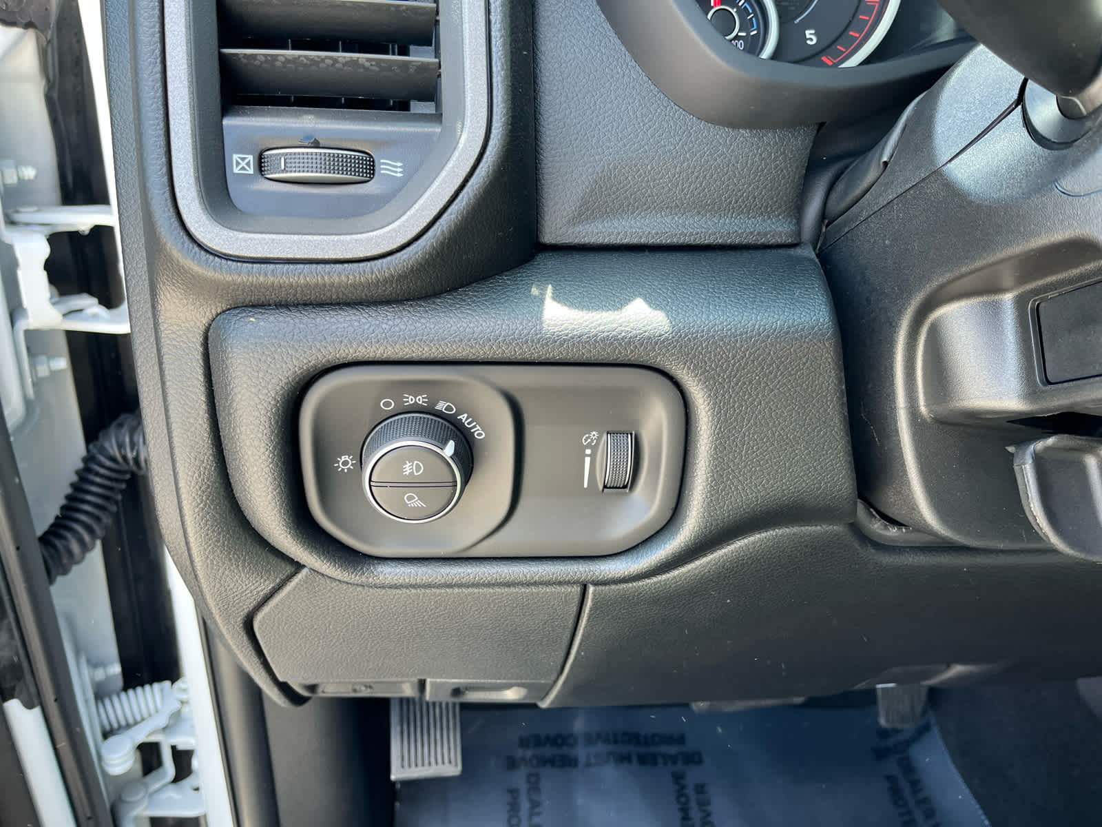 2026 RAM Ram 3500 RAM 3500 TRADESMAN CREW CAB 4X4 6'4' BOX