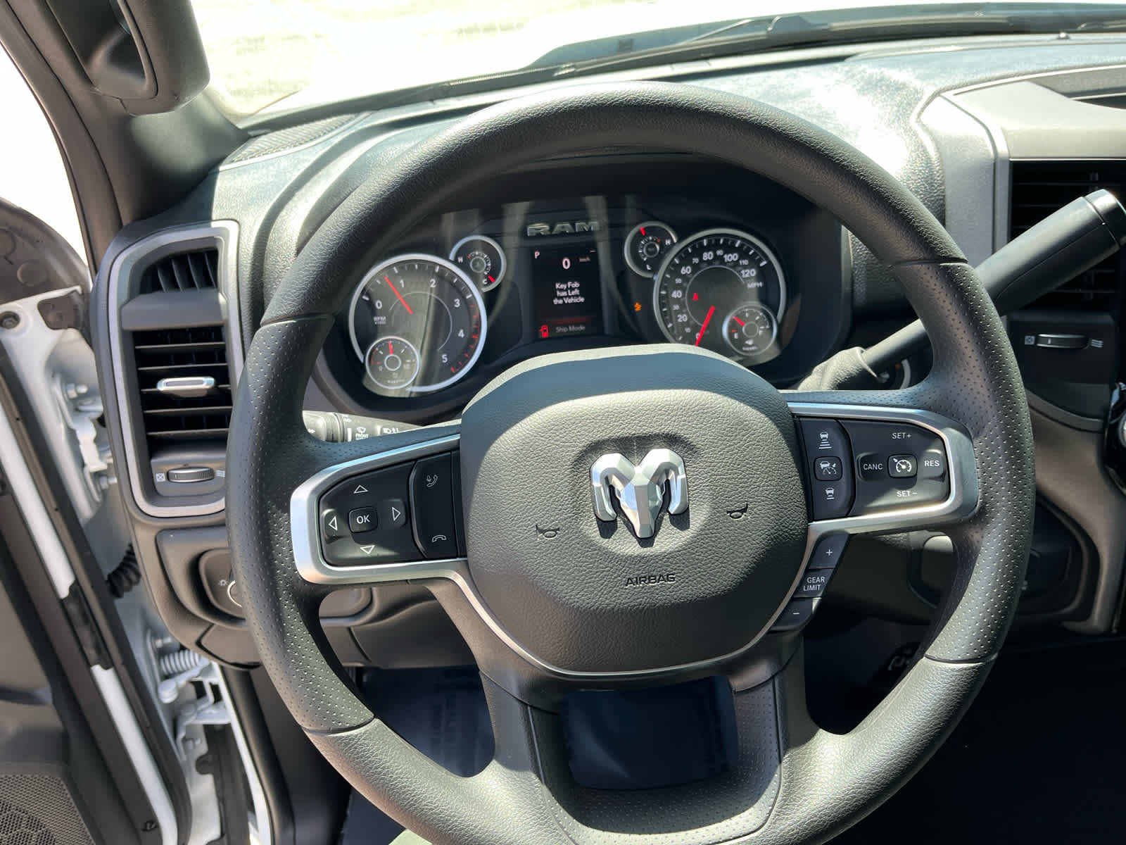 2026 RAM Ram 3500 RAM 3500 TRADESMAN CREW CAB 4X4 6'4' BOX
