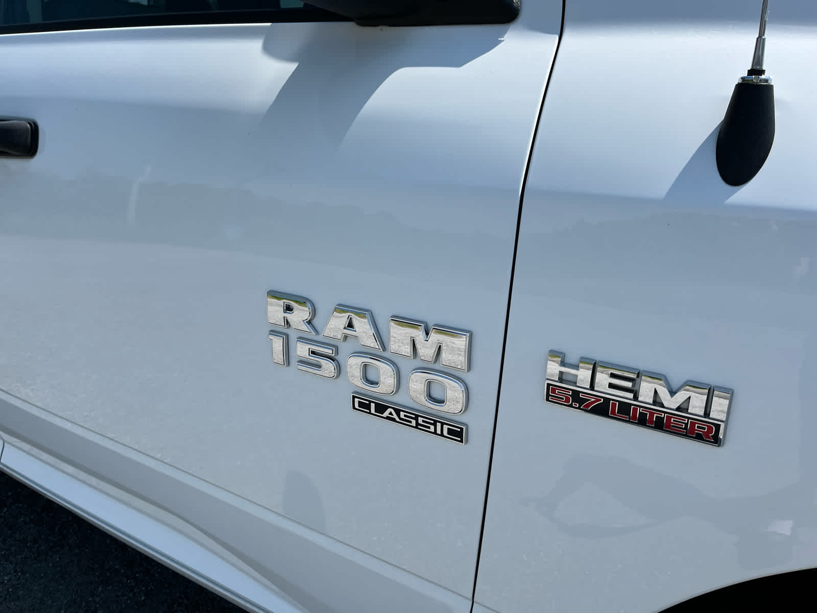 2022 RAM 1500 Classic Tradesman Crew Cab 4x4 5'7' Box