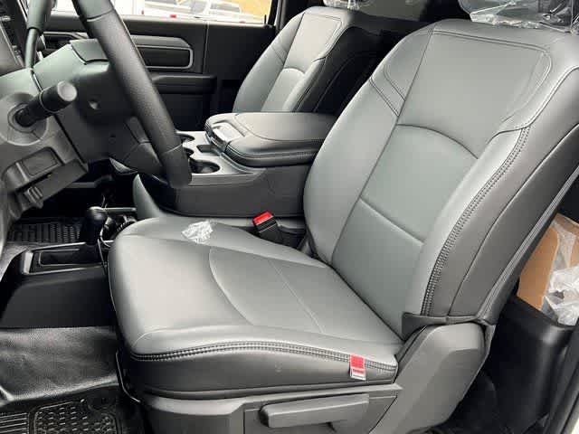 2024 RAM Ram 5500 Chassis Cab RAM 5500 TRADESMAN CHASSIS REGULAR CAB 4X4 60' CA