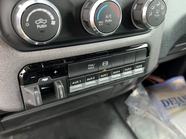 2024 RAM Ram 5500 Chassis Cab RAM 5500 TRADESMAN CHASSIS REGULAR CAB 4X4 84' CA