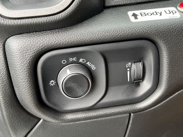 2024 RAM Ram 5500 Chassis Cab RAM 5500 TRADESMAN CHASSIS REGULAR CAB 4X4 84' CA