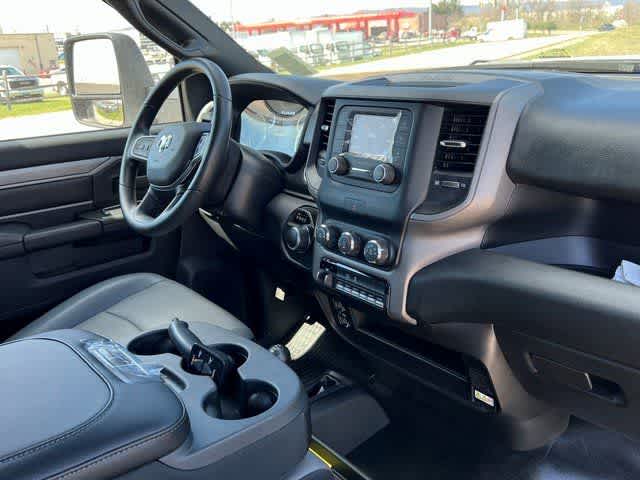 2024 RAM Ram 3500 Chassis Cab RAM 3500 TRADESMAN CHASSIS REGULAR CAB 4X4 60' CA