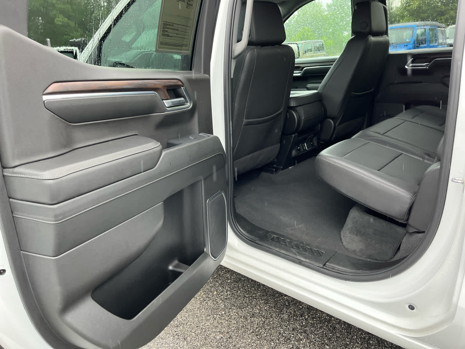 2024 GMC Sierra 1500 4WD Crew Cab Short Box SLT
