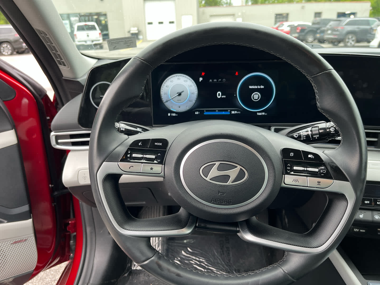 2025 Hyundai Elantra Limited - Photo 11