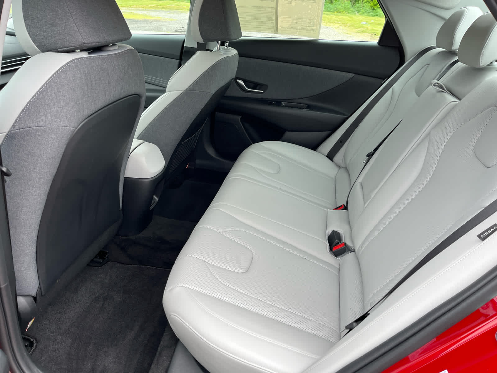 2025 Hyundai Elantra Limited - Photo 20
