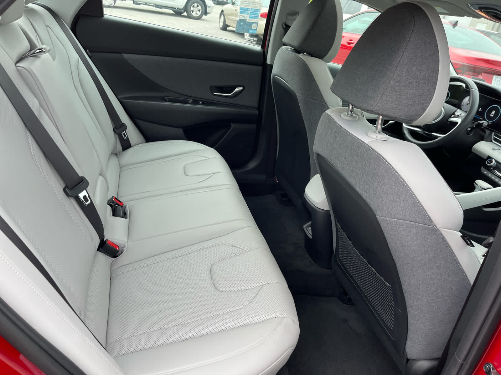2025 Hyundai Elantra Limited - Photo 26