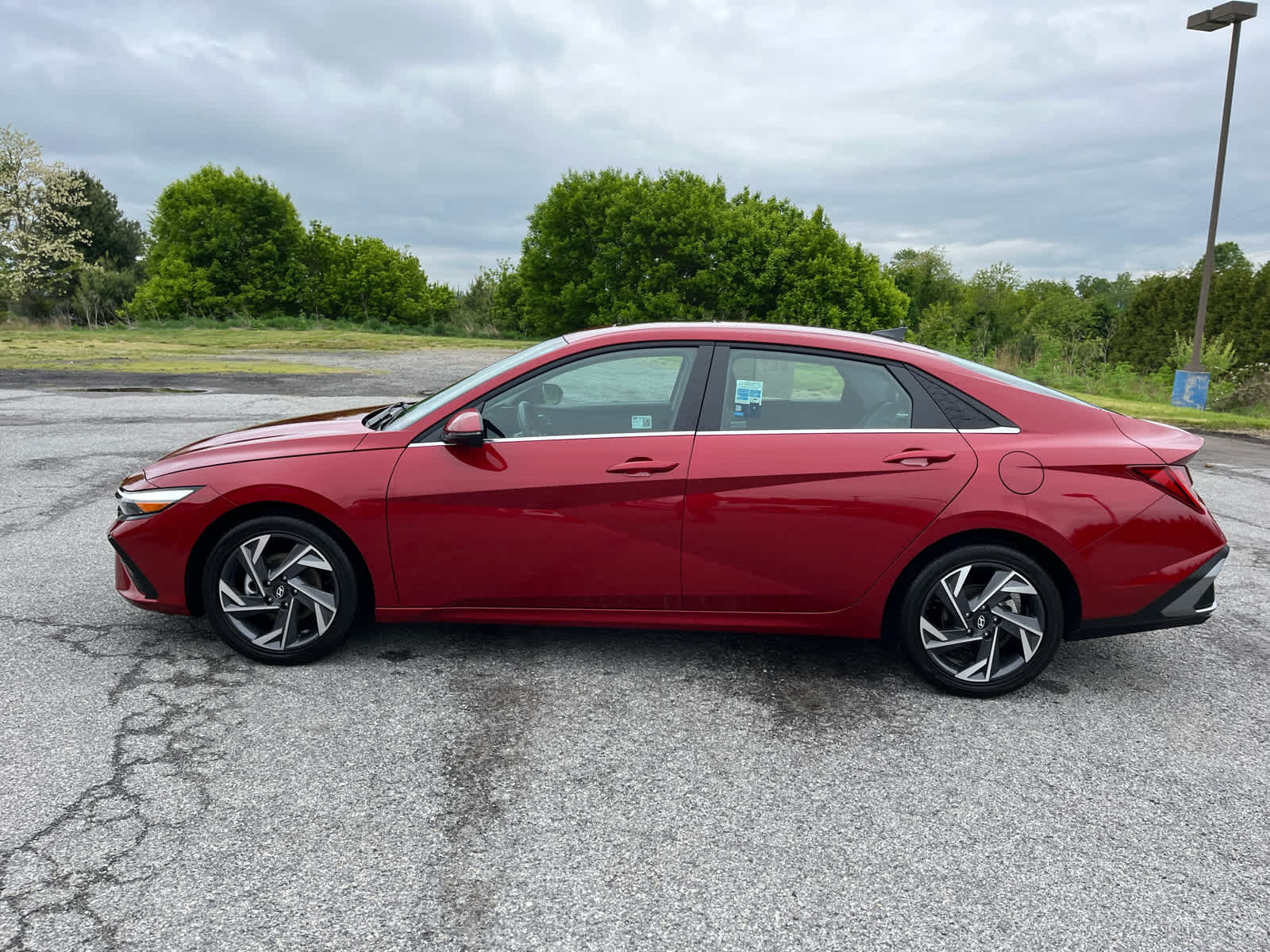 2025 Hyundai Elantra Limited - Photo 7