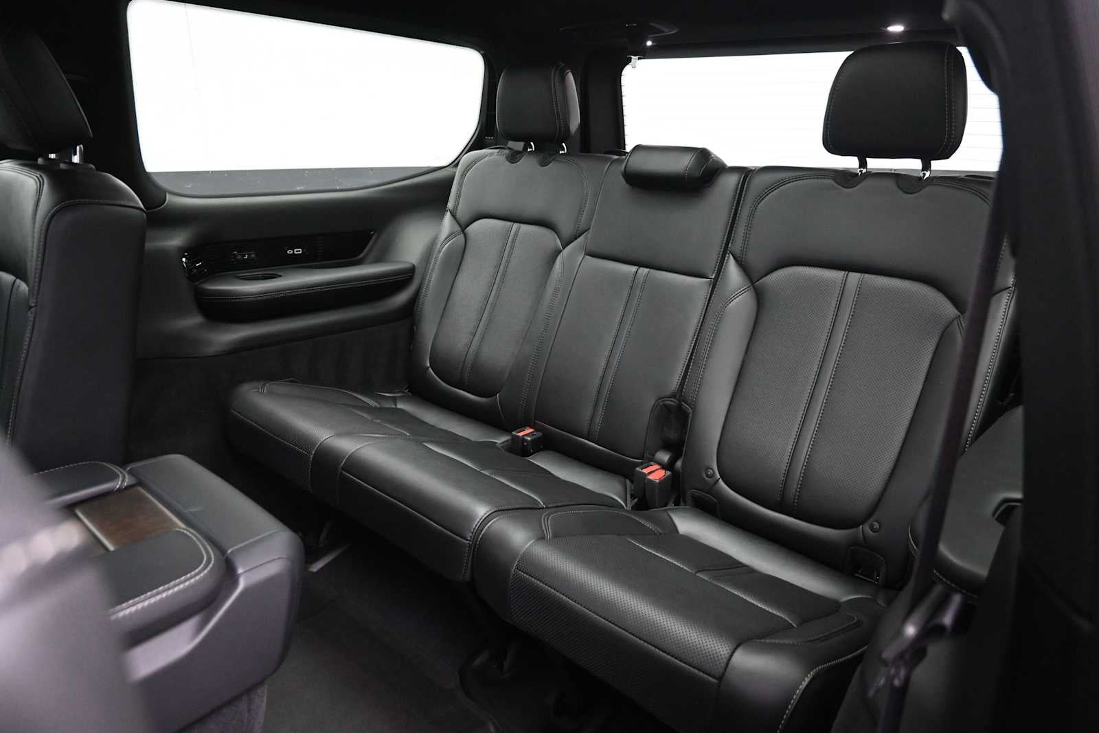 2023 Jeep Grand Wagoneer Base