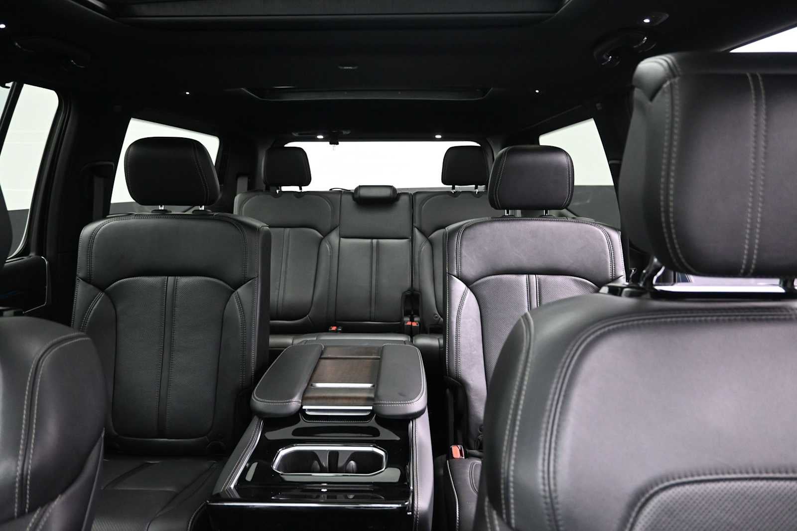 2023 Jeep Grand Wagoneer Base