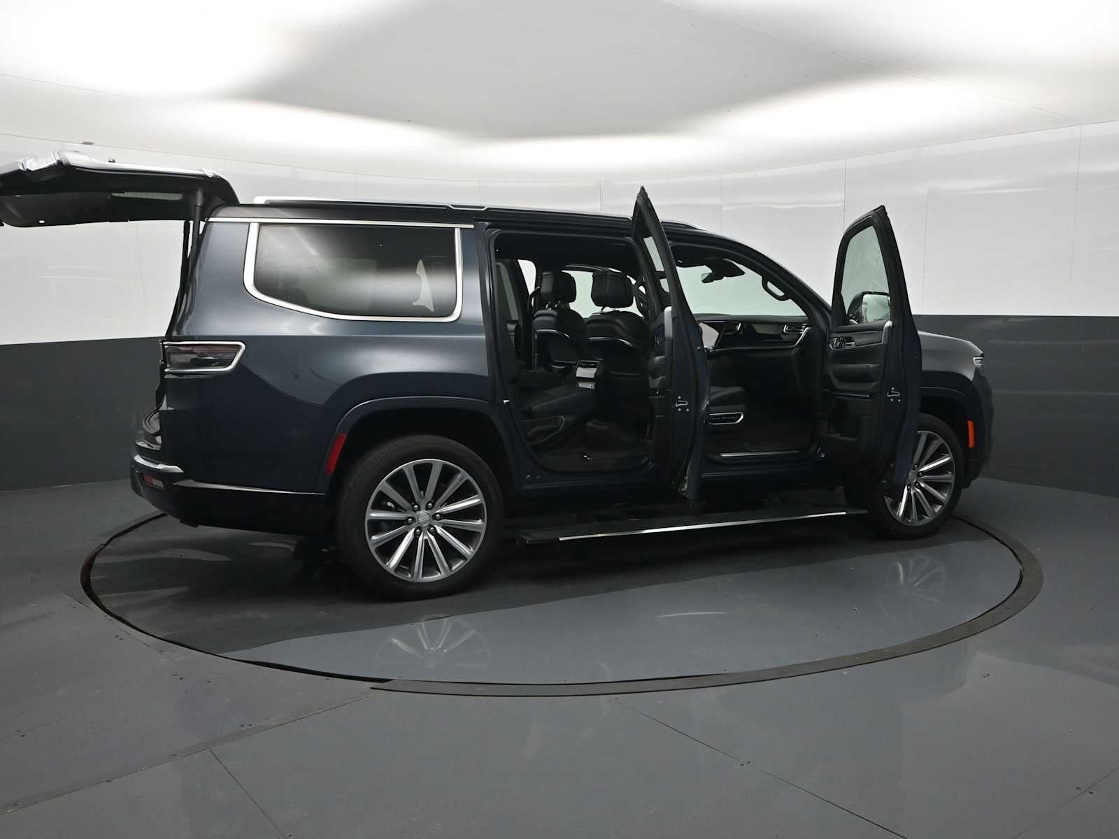 2023 Jeep Grand Wagoneer Base