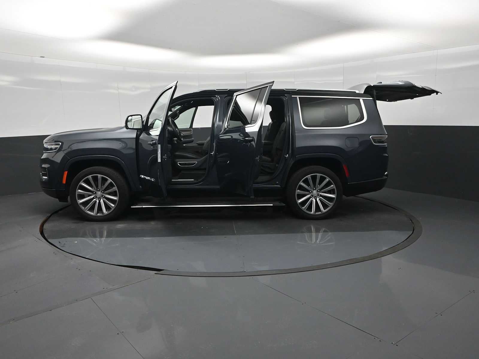 2023 Jeep Grand Wagoneer Base