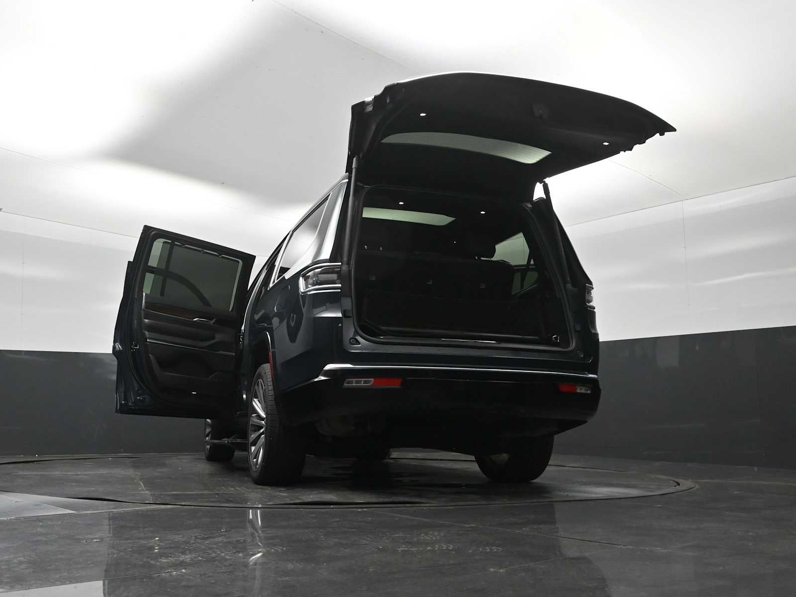 2023 Jeep Grand Wagoneer Base