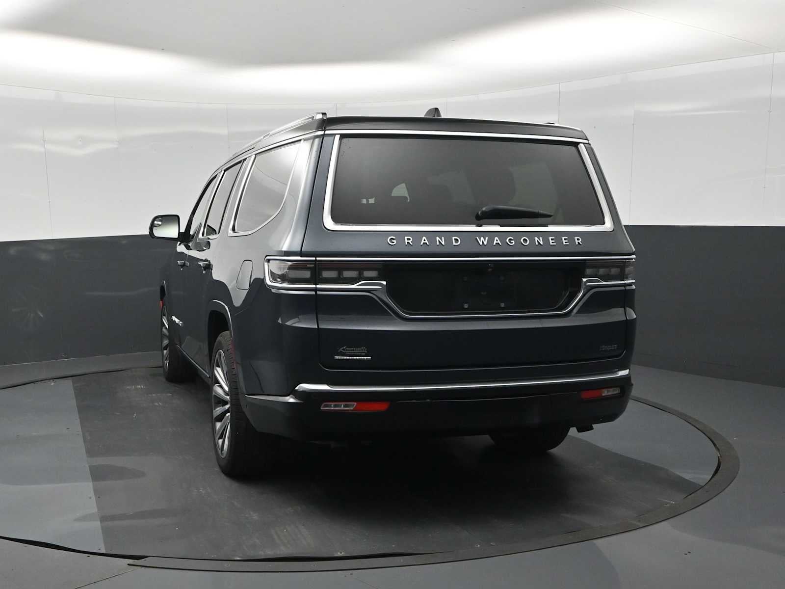 2023 Jeep Grand Wagoneer Base