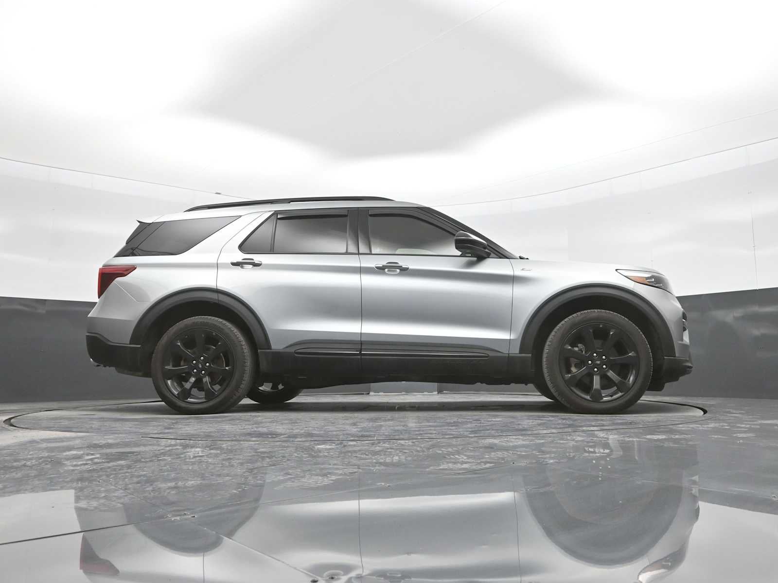 2024 Ford Explorer ST-Line