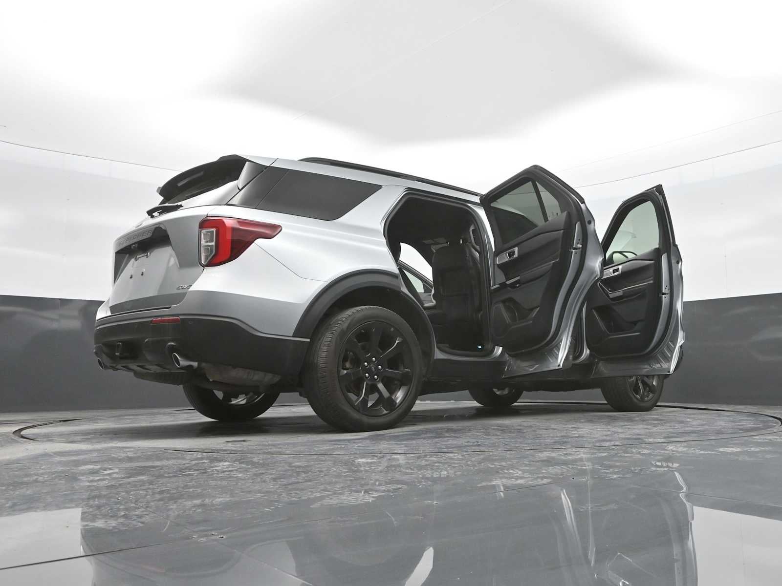 2024 Ford Explorer ST-Line