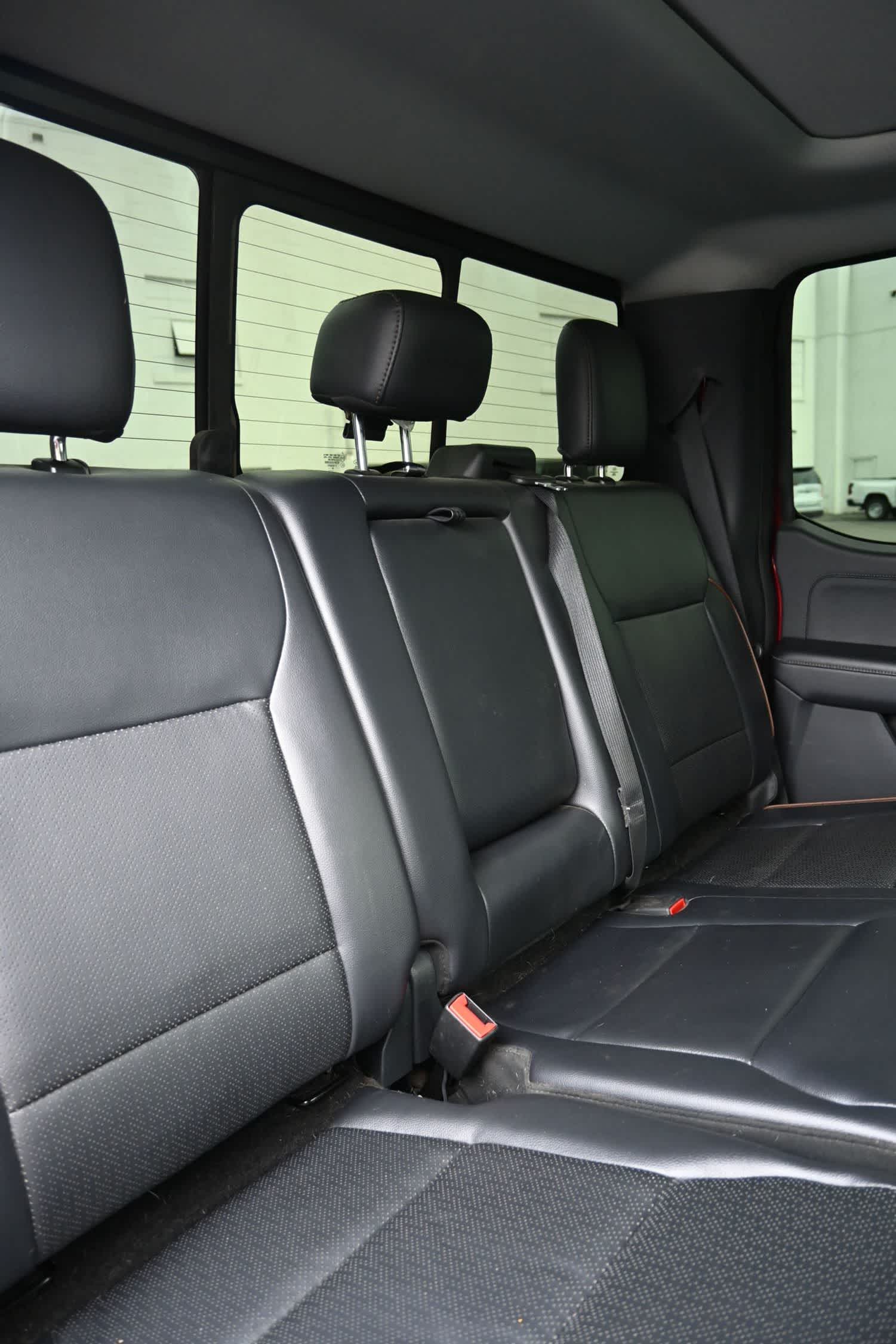 2025 Ford Super Duty F-350 DRW Pickup LARIAT