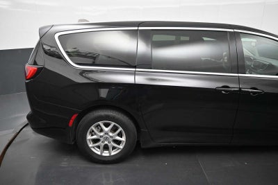 2024 Chrysler Voyager LX