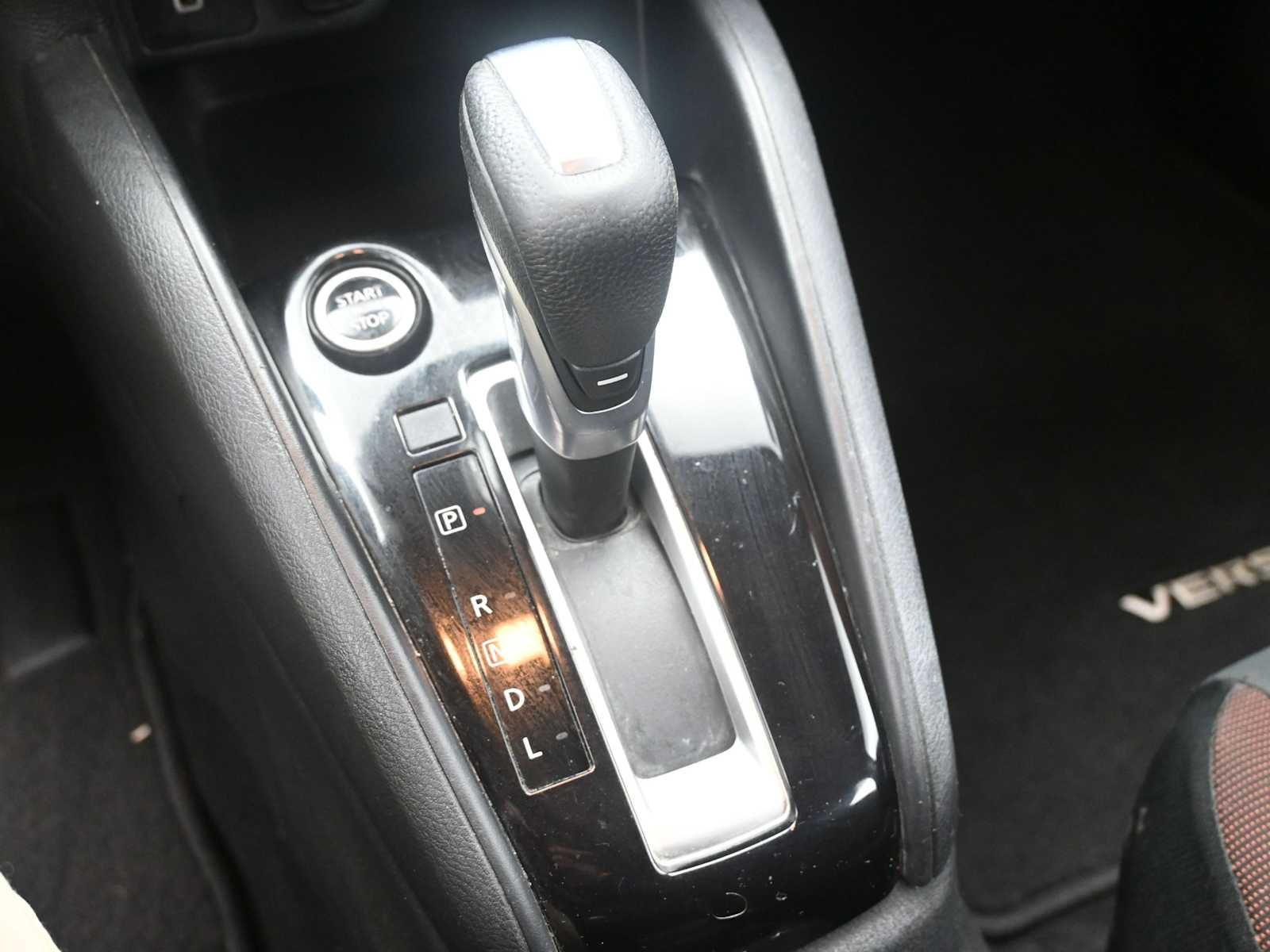 2021 Nissan Versa SR