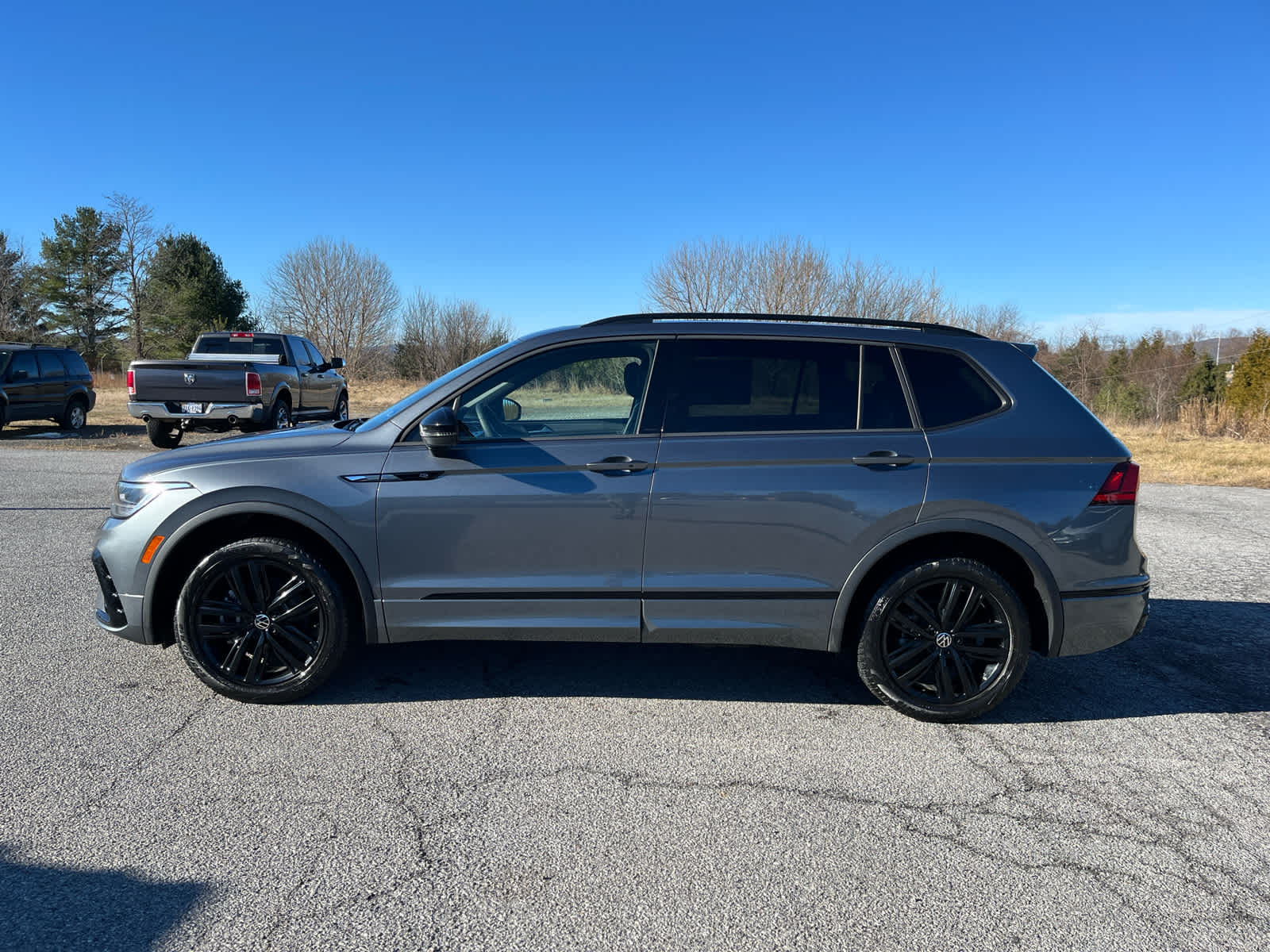 2022 Volkswagen Tiguan SE R-Line Black