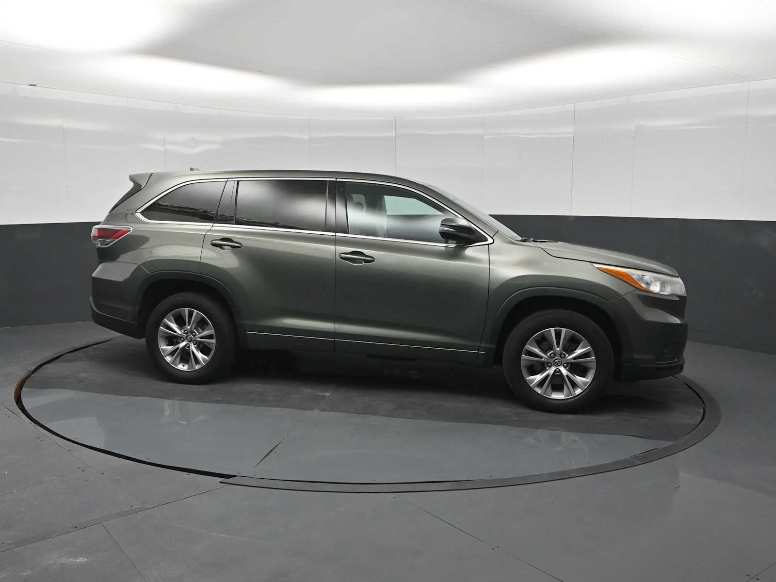 2016 Toyota Highlander LE