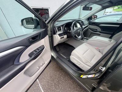 2016 Toyota Highlander LE