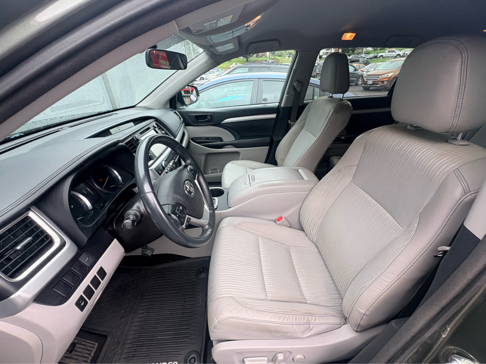 2016 Toyota Highlander LE