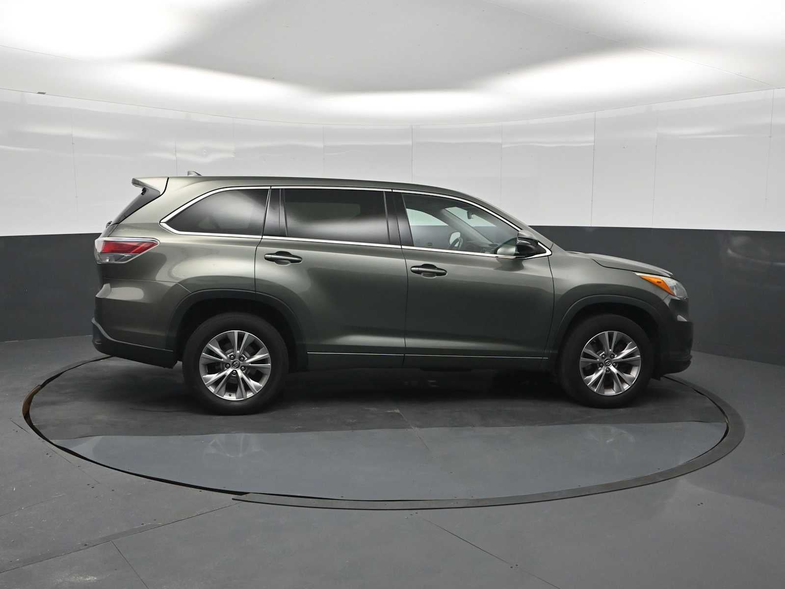 2016 Toyota Highlander LE