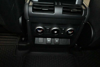 2023 Land Rover Defender SE