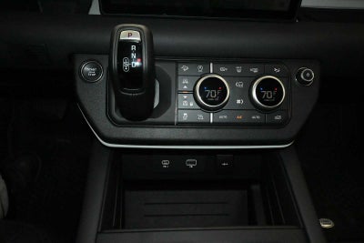 2023 Land Rover Defender SE